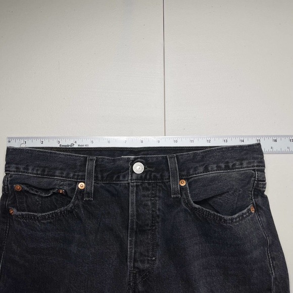 Levi's‎ Wedgie Straight Ripped Denim Jeans Sz 29 Black High Rise Pockets Raw Hem - Picture 12 of 12